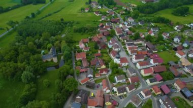 Baharda güneşli bir günde Almanya 'da bir şehrin, Bavyera' nın havadan görünüşü.