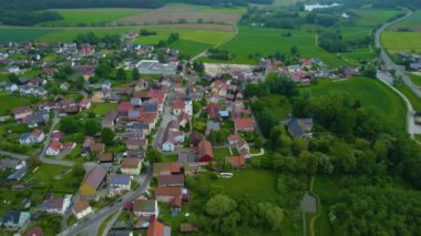 Baharda güneşli bir günde Almanya 'da bir şehrin, Bavyera' nın havadan görünüşü.