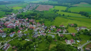 Baharda güneşli bir günde Almanya 'da bir şehrin, Bavyera' nın havadan görünüşü.