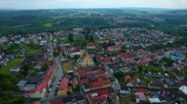 Baharda güneşli bir günde Almanya 'da bir şehrin, Bavyera' nın havadan görünüşü.