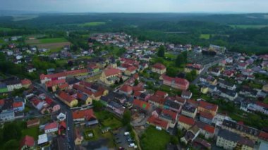 Baharda güneşli bir günde Almanya 'da bir şehrin, Bavyera' nın havadan görünüşü.