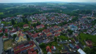 Baharda güneşli bir günde Almanya 'da bir şehrin, Bavyera' nın havadan görünüşü.