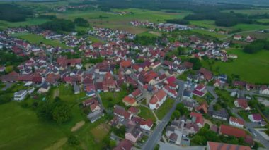 Almanya 'nın havadan görünüşü, güneşli bir baharda öğleden sonra Bavyera..
