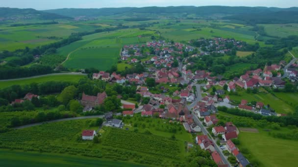 Αεροφωτογραφία Γύρω Από Την Πόλη Στη Γερμανία Βαυαρία Ένα Ηλιόλουστο — Αρχείο Βίντεο