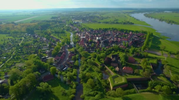 Almanya Daki Eski Bir Şehir Merkezinin Havadan Görünüşü Güneşli Bir — Stok video
