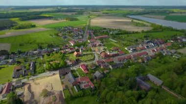  Almanya 'daki eski bir şehir merkezinin havadan görünüşü, güneşli bir bahar gününde Bavyera