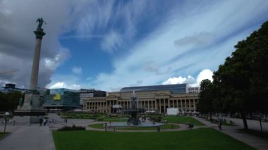 Güney Almanya 'da güneşli bir bahar gününde eski bir şehir manzarası