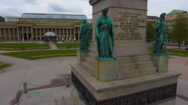 Güney Almanya 'da güneşli bir bahar gününde eski bir şehir manzarası