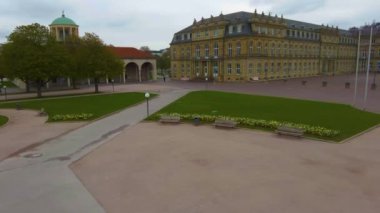 Güney Almanya 'da güneşli bir bahar gününde eski bir şehir manzarası