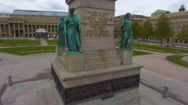 Güney Almanya 'da güneşli bir bahar gününde eski bir şehir manzarası