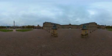 Güney Almanya 'da güneşli bir bahar gününde eski bir şehir manzarası