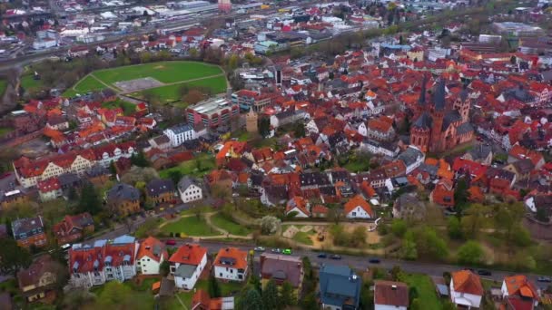 在阳光明媚的春天 德国巴伐利亚一个古老的市中心的空中景观 — 图库视频影像