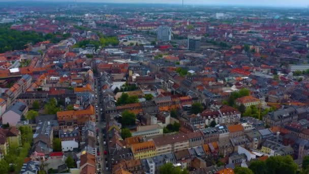 春の日の晴れた日にバイエルン州ドイツの旧市街中心部の空中ビュー — ストック動画