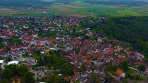 德国巴伐利亚一个古城的空中景观 春日阳光明媚 — 图库视频影像