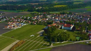 Şehrin hava görüntüsü Salı günü Almanya 'da, Bavyera' da güneşli bir bahar günü Coronavirus tecridi sırasında.