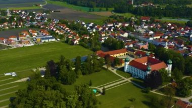 Şehrin hava görüntüsü Salı günü Almanya 'da, Bavyera' da güneşli bir bahar günü Coronavirus tecridi sırasında.