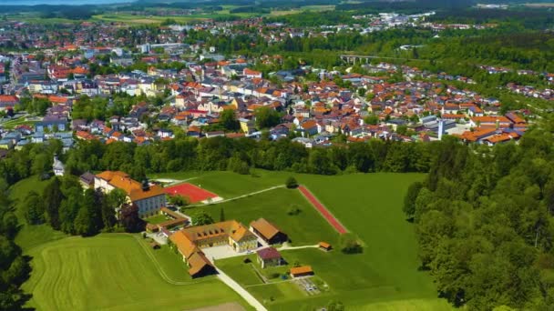 Vista Aérea Ciudad Traunstein Alemania Baviera Soleado Día Primavera Durante — Vídeo de stock