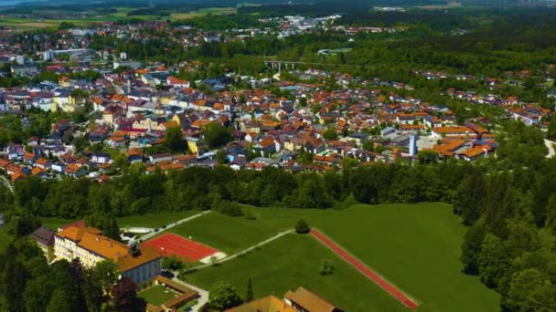 Vista Aérea Ciudad Traunstein Alemania Baviera Soleado Día Primavera Durante — Vídeo de stock