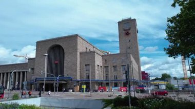 Almanya 'nın Stuttgart şehrinde, ilkbaharın erken saatlerinde bulutlu bir günde.