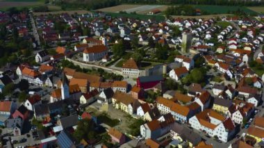  Güneşli bir günde, Almanya 'daki eski bir şehir merkezinin havadan görünüşü
