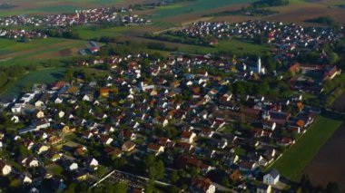  Güneşli bir günde, Almanya 'daki eski bir şehir merkezinin havadan görünüşü