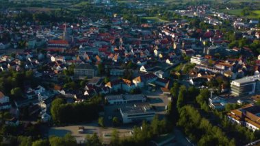  Güneşli bir günde, Almanya 'daki eski bir şehir merkezinin havadan görünüşü