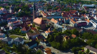  Güneşli bir günde, Almanya 'daki eski bir şehir merkezinin havadan görünüşü