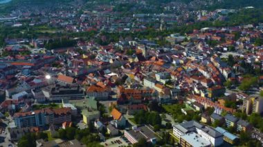  Güneşli bir günde, Almanya 'daki eski bir şehir merkezinin havadan görünüşü
