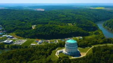 Almanya 'daki eski şehir merkezinin havadan görünüşü, güneşli bir bahar gününde Bavyera .