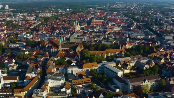 Letecký pohled na centrum starého města v Německu, Bavorsko za slunečného jarního dne .