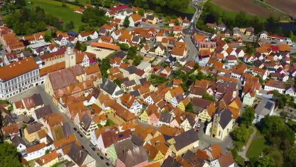 晴れた春の日にドイツ バイエルン州の旧市街中心部の空中ビュー — ストック動画