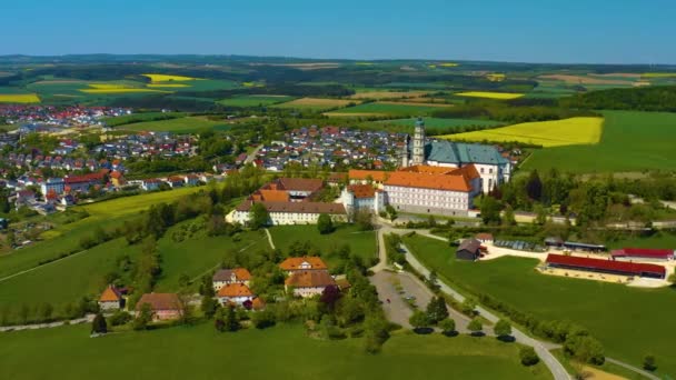 Manastır Şehir Manzarası Almanya Neresheim Güneşli Bir Bahar Gününde Coronavirus — Stok video