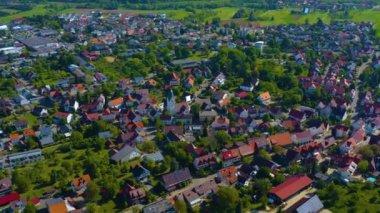 Almanya 'daki eski şehir merkezinin havadan görünüşü, güneşli bir bahar gününde Bavyera .