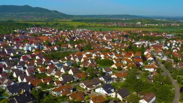 晴れた春の日にドイツ バイエルン州の旧市街中心部の空中ビュー — ストック動画