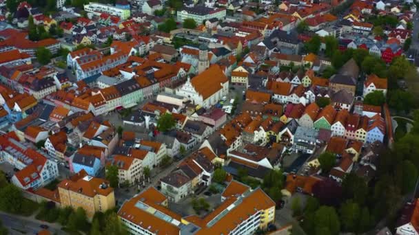 Letecký pohled na centrum starého města v Německu, Bavorsko za slunečného jarního dne .
