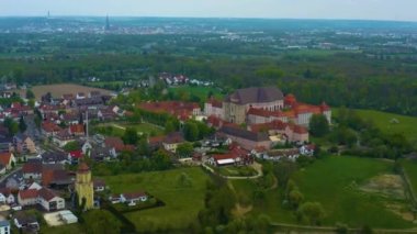 Ulm ve Mnster Katedrali 'nin güneşli bir bahar gününde Coronavirus' un kilitlenmesi sırasındaki görüntüsü..