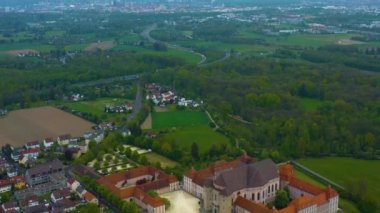Ulm ve Mnster Katedrali 'nin güneşli bir bahar gününde Coronavirus' un kilitlenmesi sırasındaki görüntüsü..