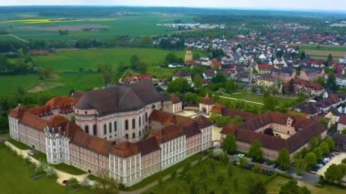 Ulm ve Mnster Katedrali 'nin güneşli bir bahar gününde Coronavirus' un kilitlenmesi sırasındaki görüntüsü..