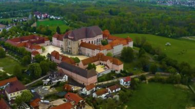 Ulm ve Mnster Katedrali 'nin güneşli bir bahar gününde Coronavirus' un kilitlenmesi sırasındaki görüntüsü..