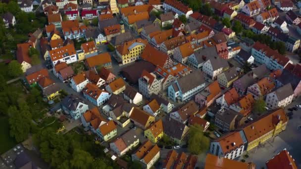 Luftaufnahme Der Stadt Weißenhorn Bayern Einem Sonnigen Frühlingstag Während Der — Stockvideo