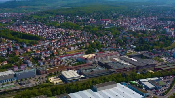 日当たりの良い春の日に ドイツの旧市街中心部の空中ビュー — ストック動画