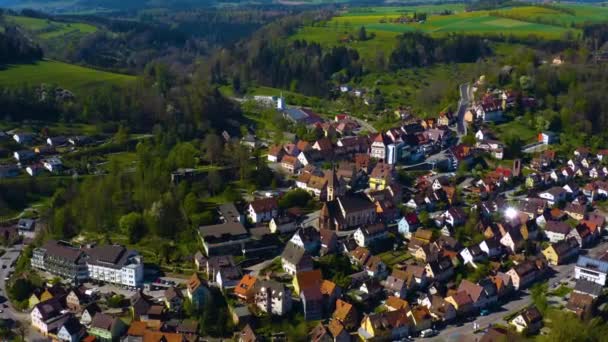 Letecký pohled na centrum starého města v Německu, za slunečného jarního dne .