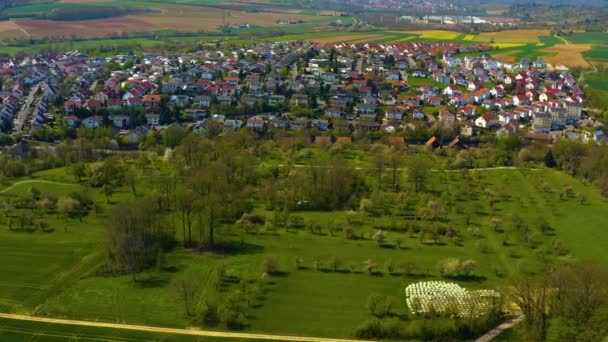 Almanya Daki Eski Şehir Merkezinin Güneşli Bir Bahar Gününde Havadan — Stok video