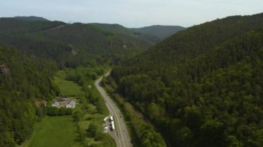 Almanya 'daki tarlalar ve ormanlar etrafındaki hava manzarası