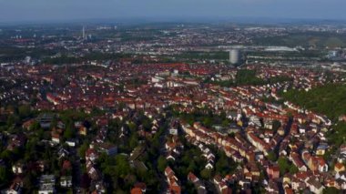 Yazın güneşli bir günde Almanya 'nın Stuttgart kentindeki hava manzarası