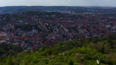 Yazın güneşli bir günde Almanya 'nın Stuttgart kentindeki hava manzarası