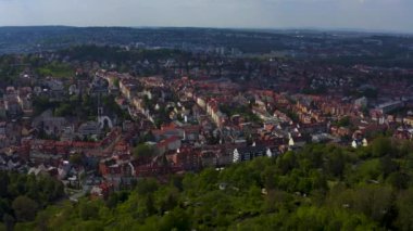 Yazın güneşli bir günde Almanya 'nın Stuttgart kentindeki hava manzarası