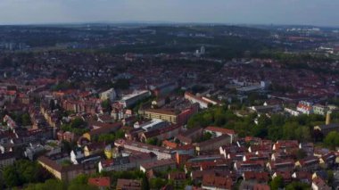 Yazın güneşli bir günde Almanya 'nın Stuttgart kentindeki hava manzarası