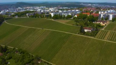 Yazın güneşli bir günde Almanya 'nın Stuttgart kentindeki hava manzarası