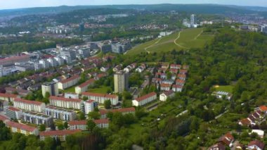 Yazın güneşli bir günde Almanya 'nın Stuttgart kentindeki hava manzarası